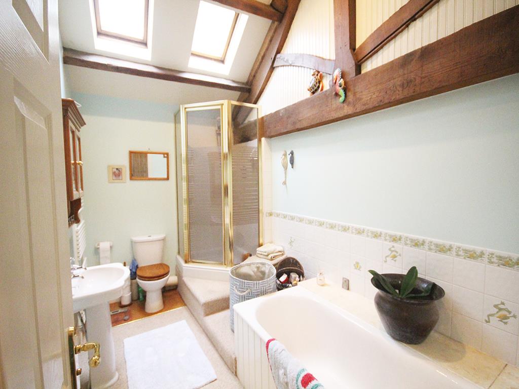 4 bedroom semi-detached house SSTC in Colne - IMG_5331.jpg